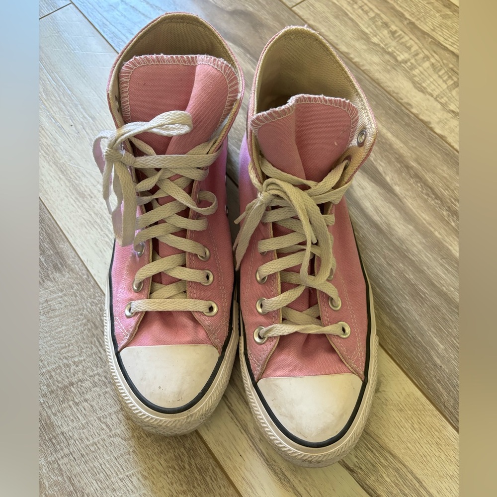 Pink high top converse! Good condition